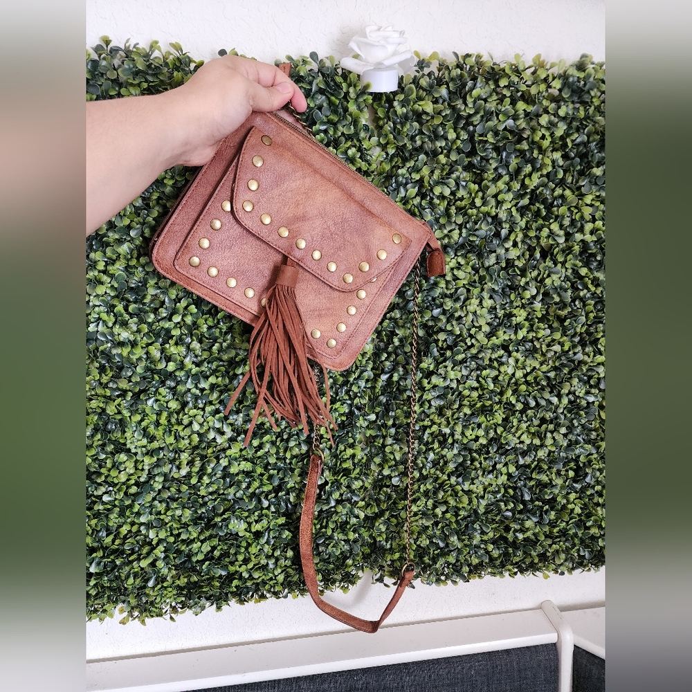 T-shirt & Jeans Crossbody